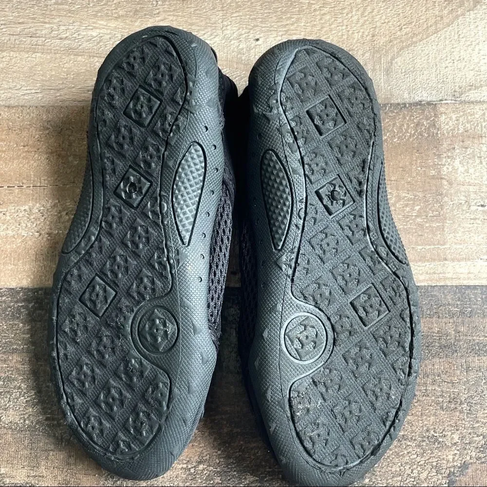 Youth Black Aqua Socks Size 11-12 Small